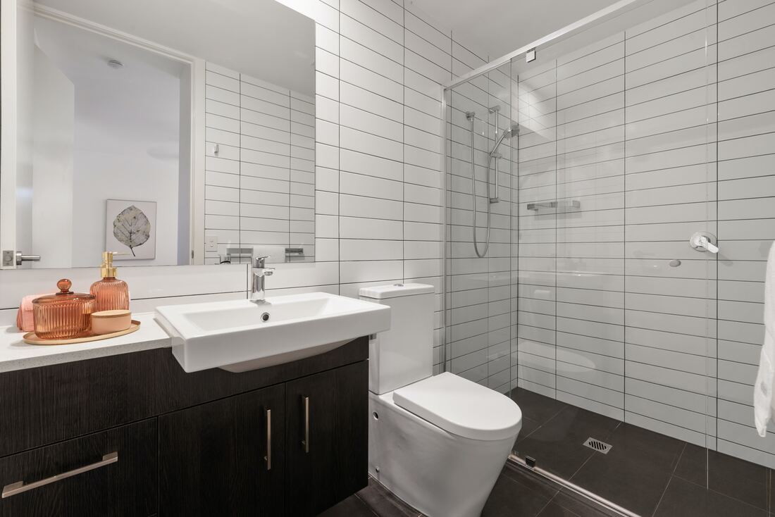 professional-fitted-ensuite-bathroom